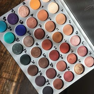 *THE JACKLYN HILL PALETTE MORPHE*